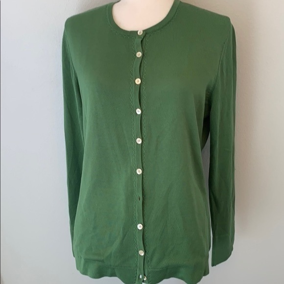 Orvis green button from cardigan sweater. - Picture 9 of 9